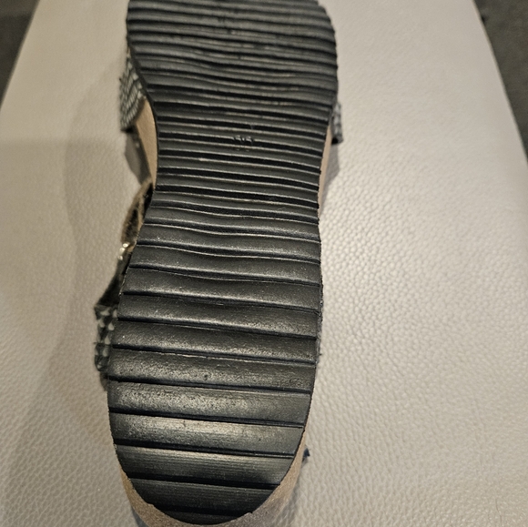 ERIC MICHAEL SIZE 39 US 8.5/9 Nadia Black Cobra Print Piel Natural Wedge Sandal - Picture 10 of 14